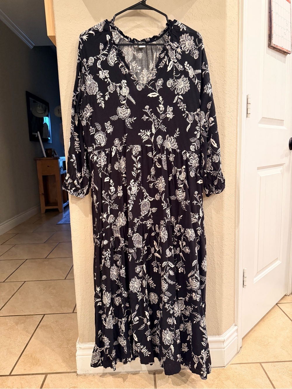 Old Navy Black Floral Tiered Maxi Dress with White Print